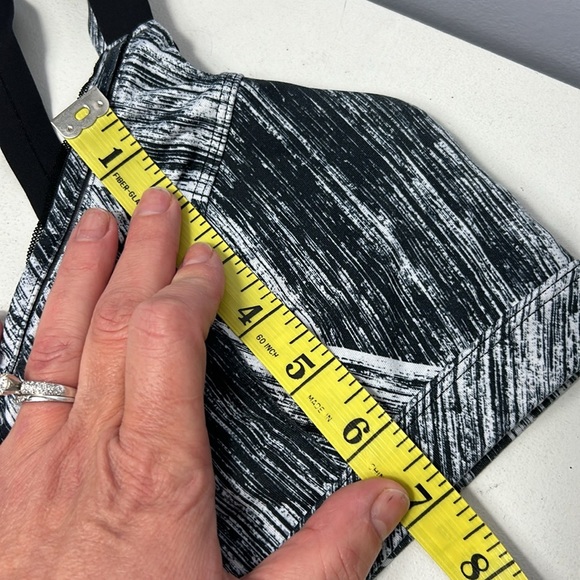 Lululemon Front Zip Sports Bra - Picture 8 of 8